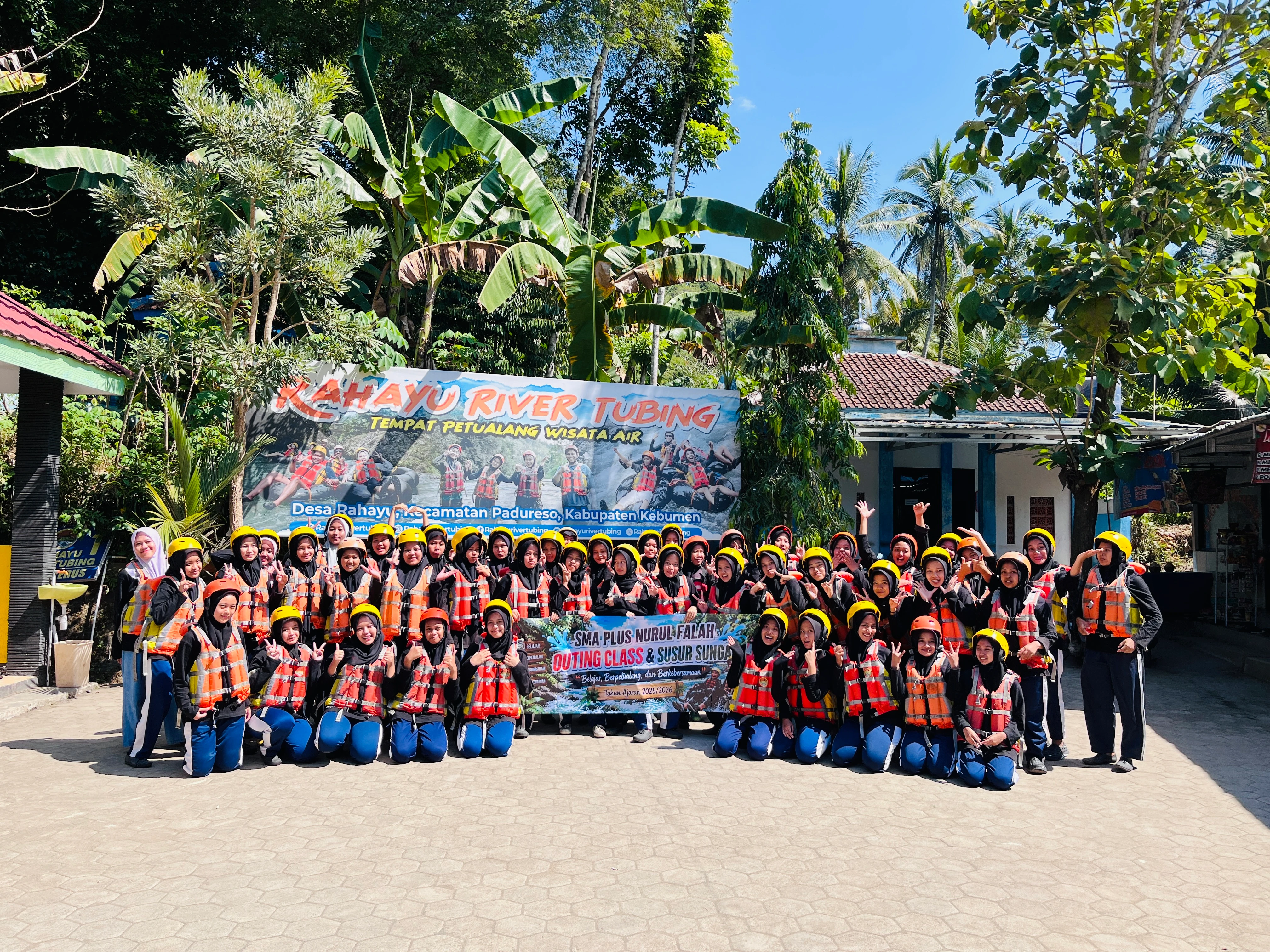 Keseruan Outing Class SMA Plus Nurul Falah di Rahayu River Tubing Kebumen