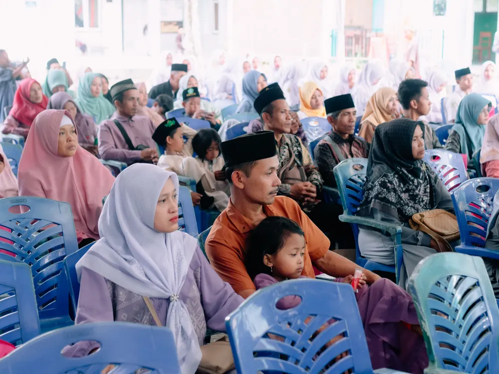 Prosesi wisuda siswa kelas XII SMA Plus Nurul Falah tahun 2026
