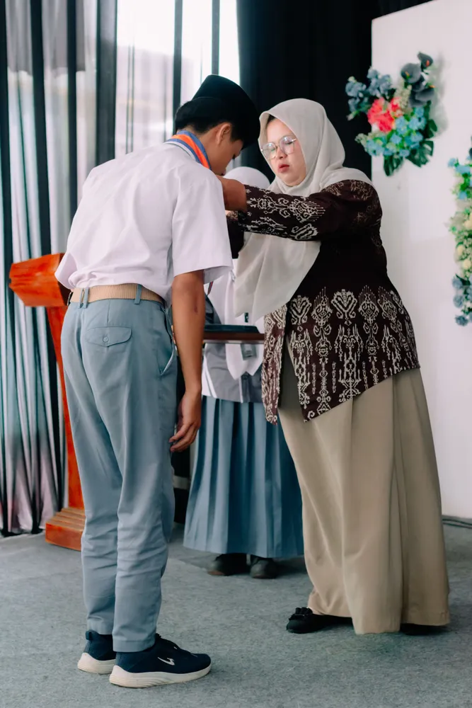 Prosesi wisuda siswa kelas XII SMA Plus Nurul Falah tahun 2026