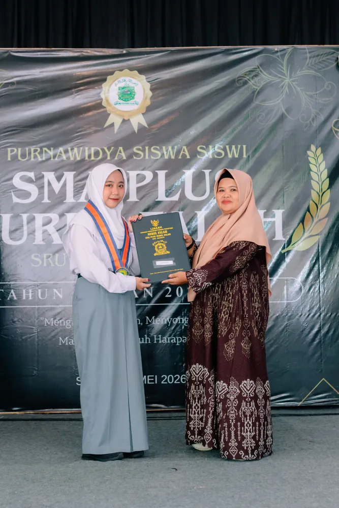 Prosesi wisuda siswa kelas XII SMA Plus Nurul Falah tahun 2026