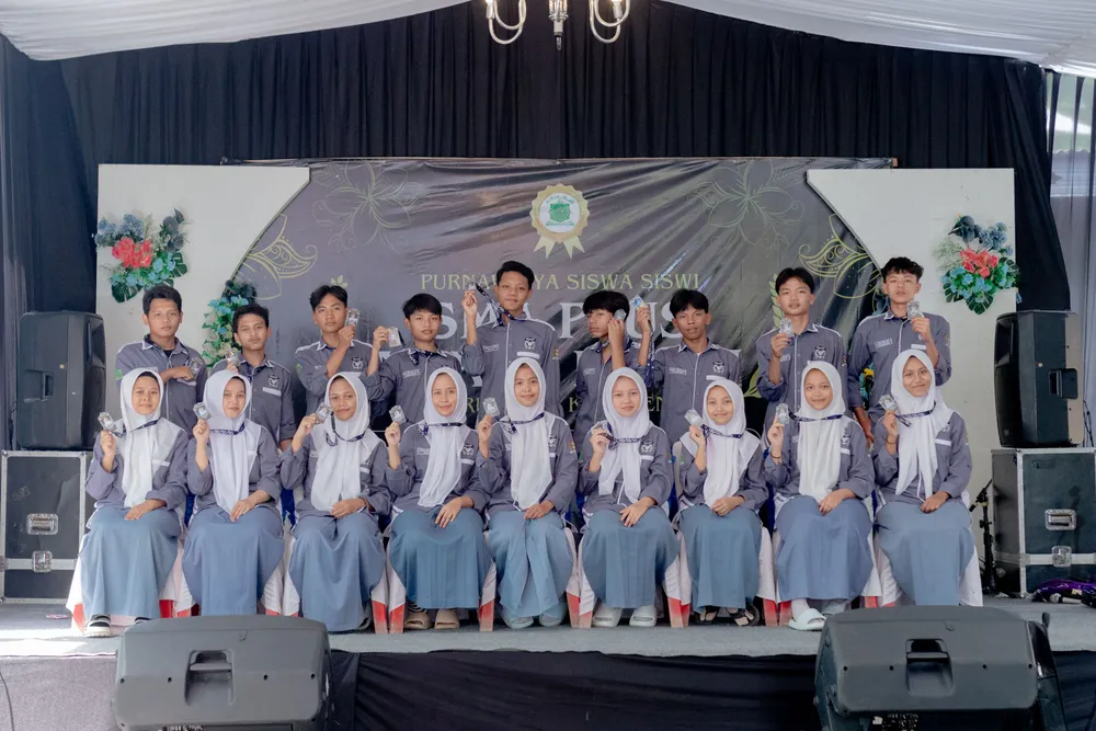 Foto bersama dan penutupan acara purnawidya yang penuh kehangatan